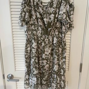 Plus Size Floral Print Mini Dress